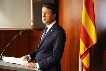 Manuel Valls, en rueda de prensa en el Ayuntamiento de Barcelona.-RICDARD CUGAT
