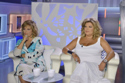 Maria Teresa Campos y su hija Terelu, en el debate posterior a la emisión de 'Las Campos'.-CARLOS SERRANO / MEDIASET