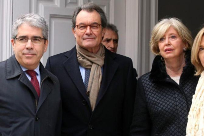 Francesc Homs junto a Artur Mas, Irene Rigau y Joana Ortega a las puertas del Tribunal Supremo.-JUAN MANUEL PRATS