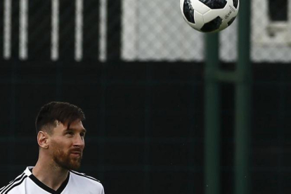 Messi, durante un entrenamiento con Argentina en Sant Joan Despí.-AP / MANU FERNANDEZ