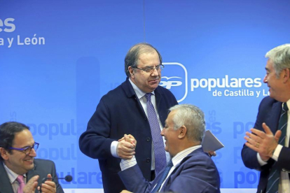 Luis Aznar, Juan Vicente Herrera, Javier Arenas y José Manuel Barreiro ayer en el acto del Grupo Territorial del Senado en la sede del PP.-ICAL