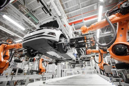 FACTORIAS MODÉLICAS. La planta de Volkswagen en Landaben es una de las más eficientes del grupo alemán.-