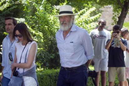 Harrison Ford y su mujer, la también actriz Calixta Flockart, de turismo en Granada.-EFE / MIGUEL ÁNGEL MOLINA