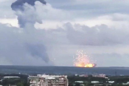 Explosión en una base militar del norte de Rusia.-LISA UTSKOVA (AP)