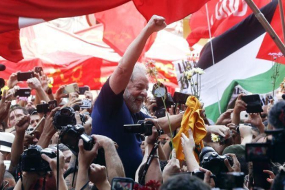 En el espacio vetado afirmaba que Lula sigue siendo candidato a la presidencia de Brasil.-AP / ANDRE PENNER