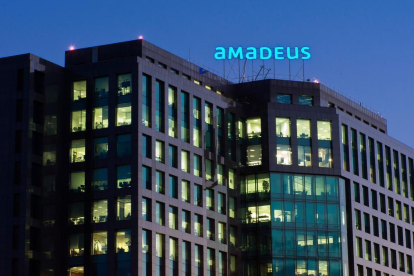 Edificio de Amadeus en Madrid.-