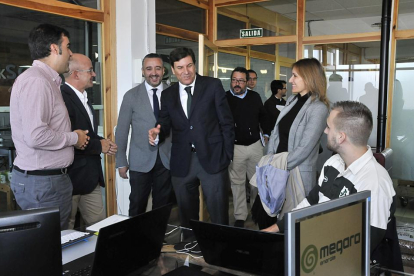 Fernández Carriedo durante su visita de ayer.-Valentín Guisande