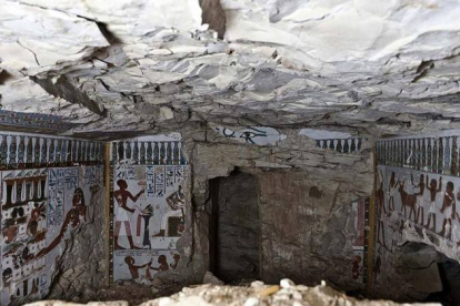Imagen de la tumba del "guardián de la puerta del dios Amón" hallada en Luxor.-Foto: EFE