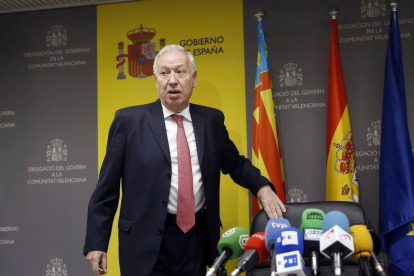 El ministro de Asuntos Exteriores, José Manuel García-Margallo, durante la rueda de prensa ofrecida esta mañana para informar sobre el ataque terrorista registrado ayer en Túnez donde han fallecido dos españoles y otros dos han sido encontrados con vida y-Foto: EFE