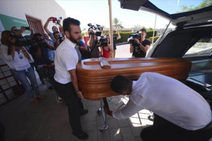 Ttraslado del féretro de Miguel Blesa el día de su funeral-EFE