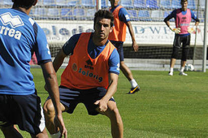 Natalio está convencido de sumar los tres puntos ante el Sabadell. / VALENTÍN GUISANDE-