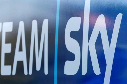 Un autobús con el logo de Team Sky.-EL PERIÓDICO