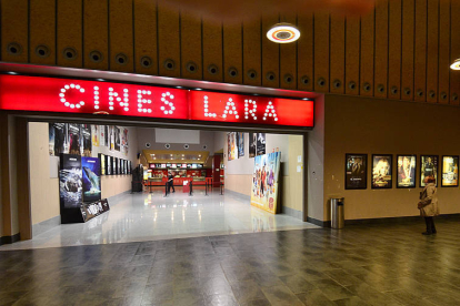 Instalaciones de los cines Lara en Camaretas. / VALENTÍN GUISANDE-