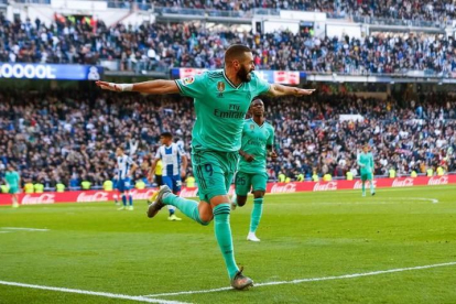 Benzema celebra su gol.-EFE / EMILIO NARANJO