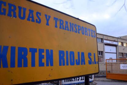 Entrada a las instalaciones de la empresa en el polígono industrial. / A.M.-