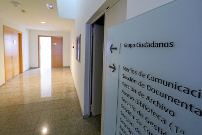 Pasillo de la segunda planta de las Cortes donde se ubica el despacho de Ciudadanos.-- MIGUEL ÁNGEL SANTOS / PHOTOGENIC