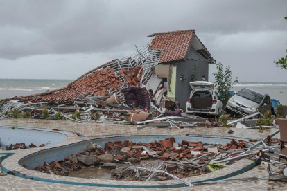 Devastación producida por el tsunami-Fauzy Chaniago  / AP