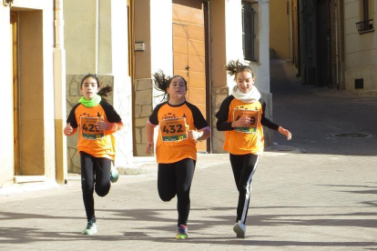 La localidad de SanEsteban llenó sus calles ayer con la celebración de la Carrera de Reyes.-ANA HERNANDO