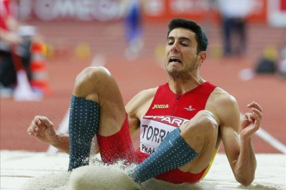 Pablo Torrijos, en uno de sus saltos en Praga.-Foto:   EFE / VALDRIN XHEMAJ