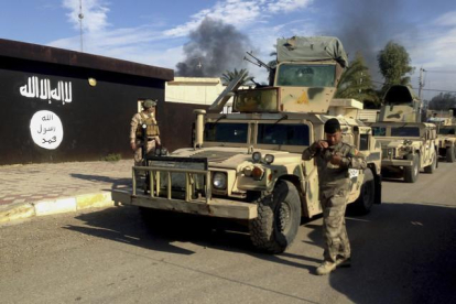 Soldados iraquís patrullan por las calles de Diyala, en noviembre del 2014.-AP