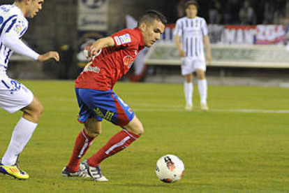 Julio Álvarez fue el máximo artillero en marzo con cuatro goles. / VALENTÍN GUISANDE-