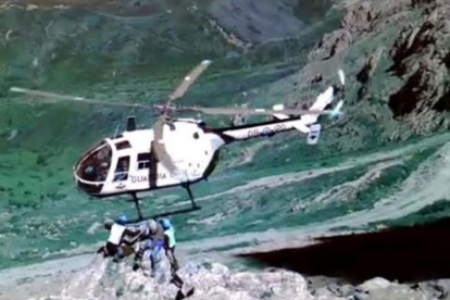 Rescatado un montañero tras sufrir una caída de diez metros en Peña Ubiña-Guardia Civil