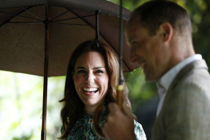 Kate sonríe junto al príncipe Guillermo, el pasado día 30.-AP / KIRSTY WIGGLESWORTH