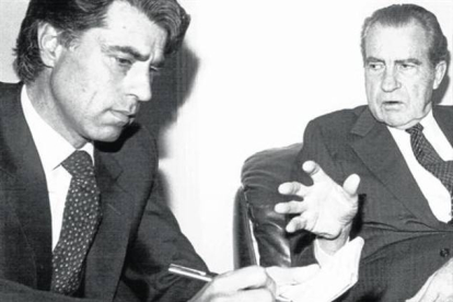 CUERPO A CUERPO. Jesús Hermida (San Juan del Puerto, Huelva, 1937) entrevista a Richard Nixon en el Despacho Oval.-
