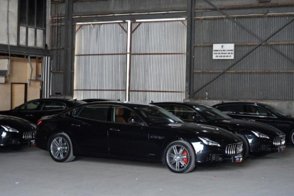Coches Maserati enviados a Papúa Nueva Guinea para la cumbre de la APEC en noviembre del 2018.-REUTERS