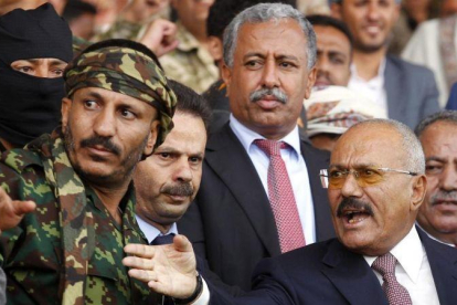 El expresidente yemení Alí Abdalá Saleh, a la derecha de la imagen, el pasado mes de agosto.-EPA / YAHYA ARHAB