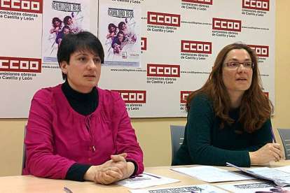 Ana Romero y Cristina Ochagavia, ayer, en CCOO.-