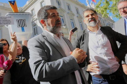 Duras críticas contra la decisión del juez de mantener a Junqueras, Forn y los Jordis en prisión sin fianza.-JUAN MANUEL PRATS (ARCHIVO)