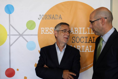 El secretario autonómico de UGT, Agustín Prieto, y el director general de Industria, Carlos Martín Tobalina, participan en la Jornada de Responsabilidad Social Empresarial de UGT-Ical