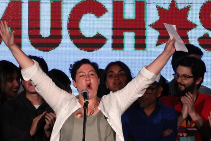 La gran sorpresa de las elecciones chilenas, la izquierdista Beatriz Sánchez, celebra su tercer puesto en los comicios.-/ EFE / MARIO RUIZ