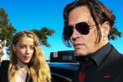 Amber Heard y Johnny Depp.-AFP / PATRICK HAMILTON