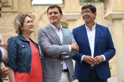 El líder de Ciudadanos, Albert Rivera, y su jefe de filas en Andalucía, Juan Marín, en Córdoba /-RAFA ALCAIDE (EFE)