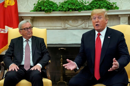 Trump y Juncker, en el Despacho Oval. /-REUTERS / KEVIN LAMARQUE