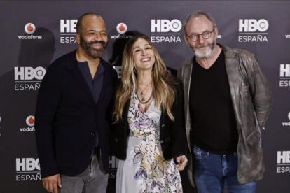 Jeffrey Wright Sarah Jessica Parker y Liam Cunningham, en la presentación de HBO España.-EMILIO NARANJO / EFE