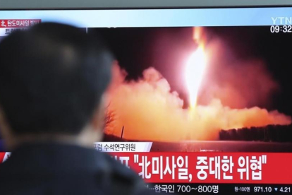 El lanzamiento del misil en televisión.-AP / LEE JIN-MAN
