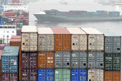 Menos exportaciones 8 Contenedores listos para embarcar en una de las terminales de puerto de Hamburgo, ayer.-Foto: REUTERS 7 FABIAN BIMMER