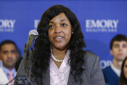 mber Vinson, una de las dos enfermeras que atendió en Dallas (EEUU) a un liberiano enfermo de ébola y contrajo el virus, ofrece una rueda de prensa al abandonar el hospital Emory en Atlanta.-EFE