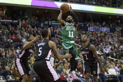 Kyrie Irving tuvo 38 tantos para los Celtics de Boston.-AP