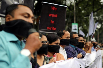 Periodistas bengalís  protestan en Dacca contra el Acta de Seguridad Digital-REUTERS
