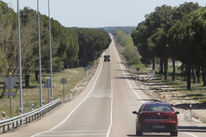 Carretera comarcal entre Boecillo y Tudela de Duero.-J. M. LOSTAU