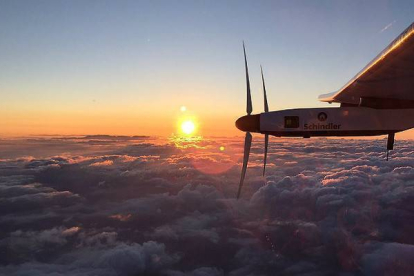 El Solar Impulse, este 29 de junio, después de despegar en Nagoya (Japón).-Foto: EFE