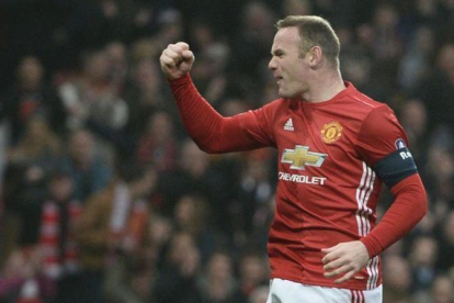 Wayne Rooney celebra el gol contra el Reading con el que iguala la marca histórica de Bobby Charlton con el Manchester United.-AFP / OLI SCARFF