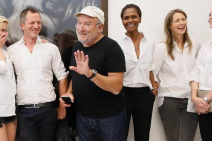 Peter Lindbergh, con modelos Lara Stone, Karen Alexander, Cecilia Chancellor y Nadja Auermann en Rotterdam.-EL PERIÓDICO