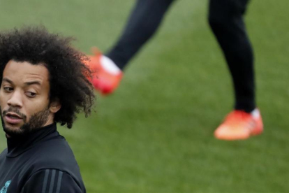 Marcelo, durante un entrenamiento con el Madrid.-/ EFE / JAVIER LIZON