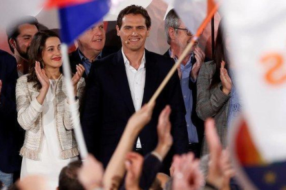 Albert Rivera junto a Inés Arrimadas en la valoración de los resultados electorales.-EFE / CHEMA MOYA