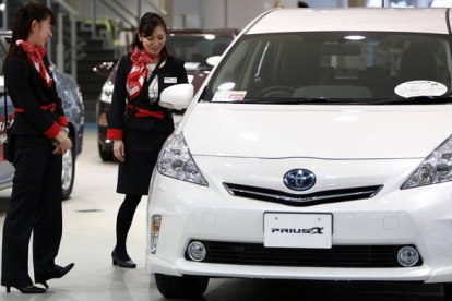 Muestra en Tokio del último modelo de Toyota Prius, este febrero.-Fopto: YUYA SHINO / REUTERS